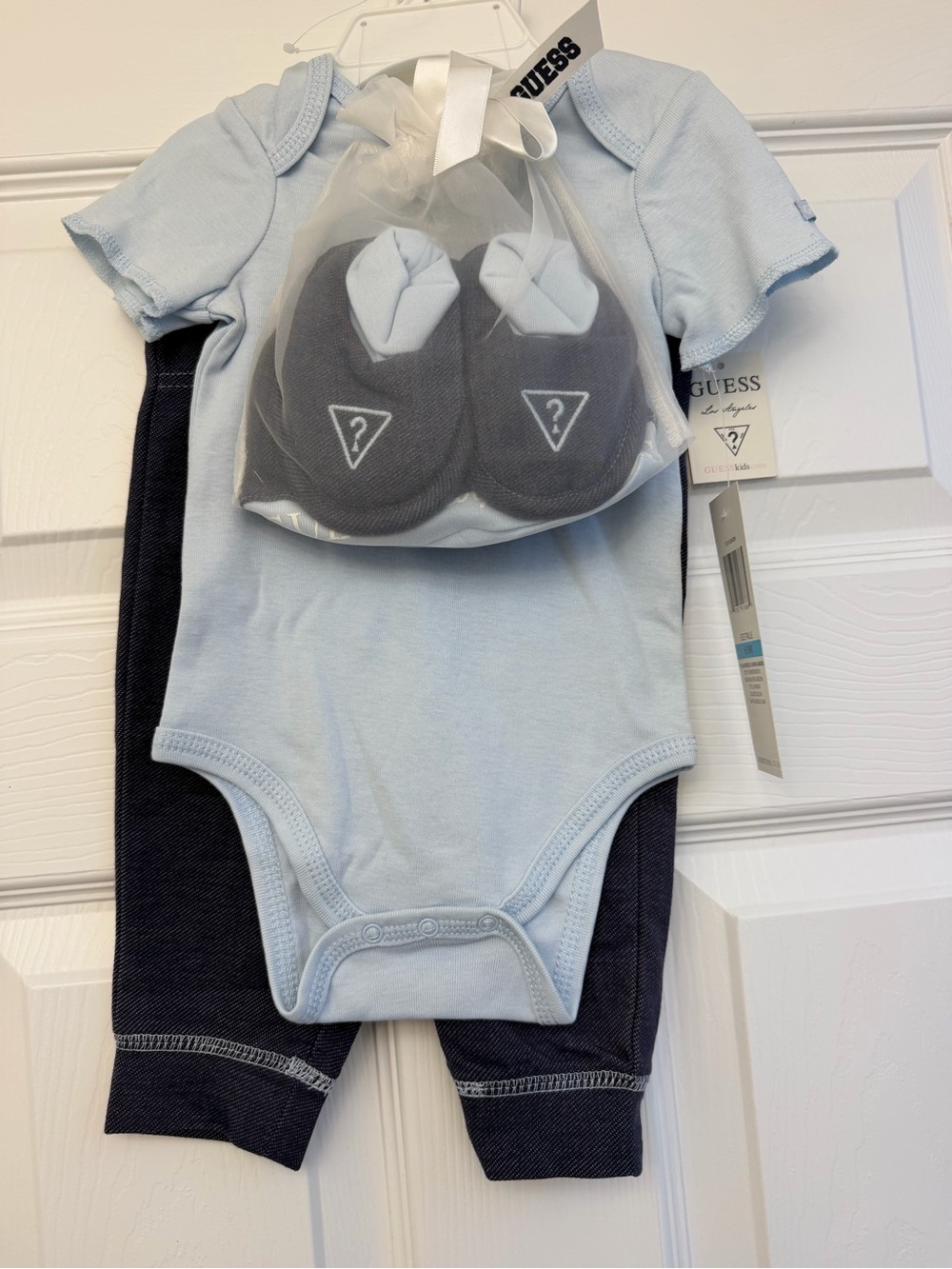 NWT GUESS Baby Boy 4pc Set 6/9M Onesie Pants Hat Booties Light